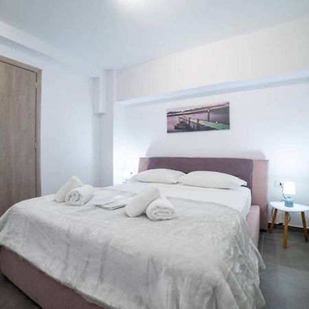 Brand New Aprt With Backyard In Lycabettus Hill ! Apartment Athens Exterior photo